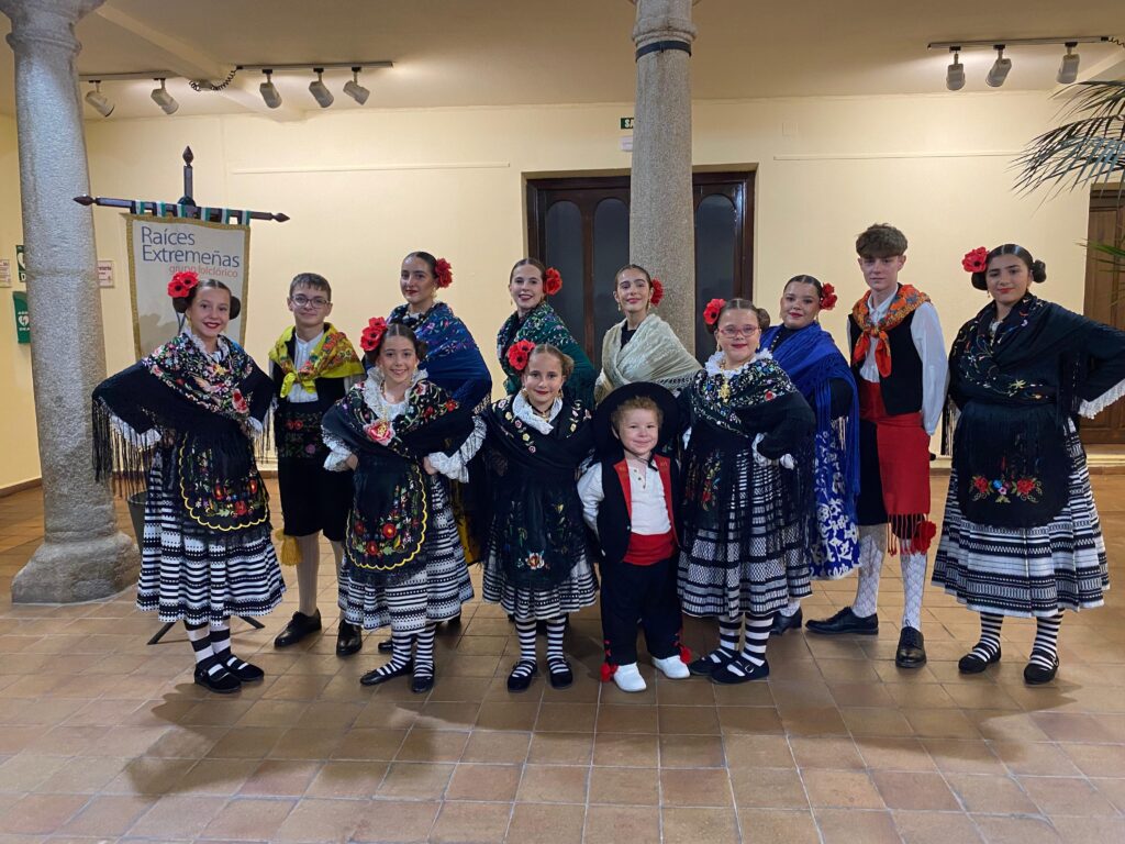 Actuación en Manzanares - Ciudad Real, con el grupo juvenil de Raíces Extremeñas